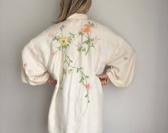 Beautiful 30s/40s Vintage Silk Kimono Robe, Hand Embroidered Asian Cream Pastel