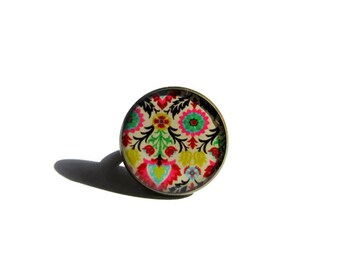 BAGUE MOTIF ETHNIQUE, jaune, multicolore, motif indien, motif géométrique, paisley, bijoux indien, boho, hippie, cabochon, résine