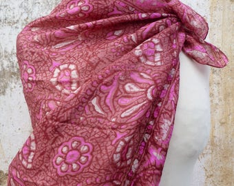 Vintage 1970/70s Ethnic boho hippie Indian burgundy silk scarf