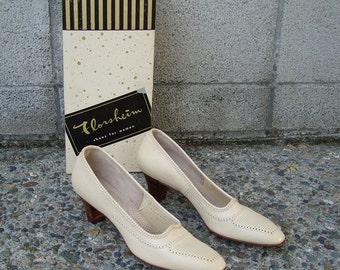 Florsheim Ramblers Shoes Vintage 1960s Heels Deadstock Cream Light Tan 8 1/2 2 A