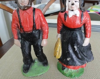 C955) Vintage Cast Iron Mom and Pop Amish Figures