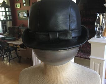 Vintage 1960s Black Cloche Hat