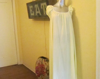 Vintage 1970s Large Lucie Ann Long Nightgown Pale Yellow Long Full