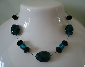 Simple Pearl Necklace emerald green and black