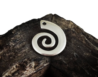 Circle of life Pendant, 26x33mm Spiral Pendant Charm, Swirl Ethnic Tribal Pendant, Antique Silver finish, Metal Casting,Medallion Pendant