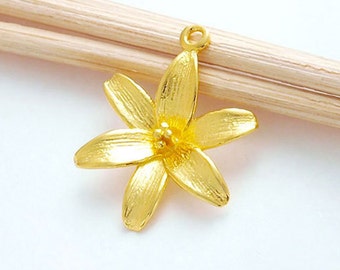 1 of 925 Sterling Silver 24k Gold Vermeil Style Lily Flower Pendant 17mm. :vm0643