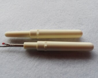 Set of 2 Stitch Rippers / Rippers in Plastic Case