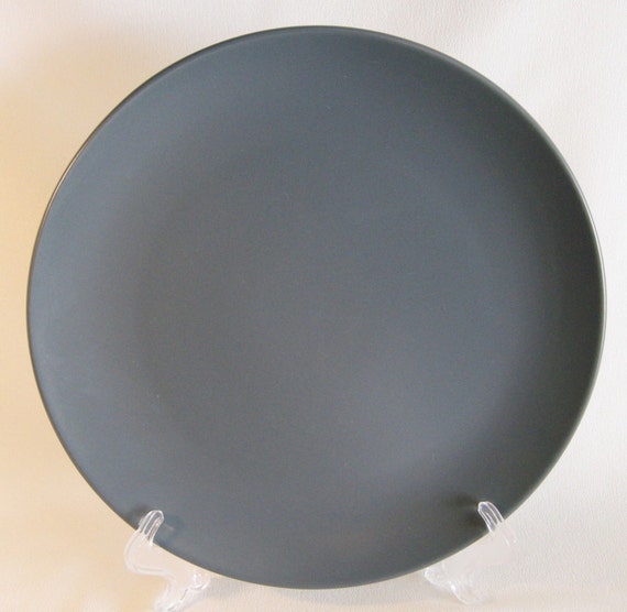 Ikea Sweden 2 Dinner Plates grey gray dark solid colored 18691 Ikea Sweden 2 Dinner Plates grey gray dark solid colored 18691