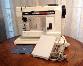 Pfaff Sewing Machine, Hobbylok 807, W/ FREE SHIPPING