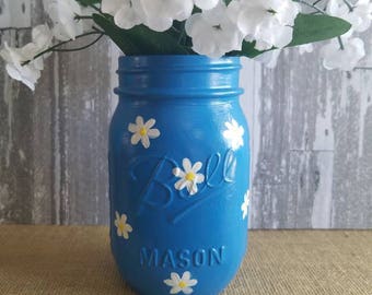 Pint size Mason jar with daisies