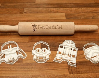 Star Wars Cookie Cutters Set + Star Wars Rolling Pin - Darth Vader, C3PO, R2D2 & Storm Trooper (Unique)