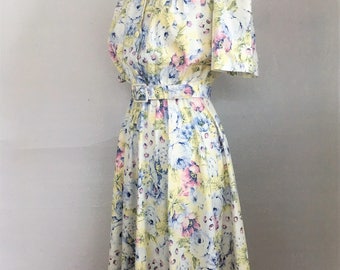 80s Pale Yellow Floral Spring Summer Dress with Belt Knee Length S/M