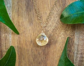 Citrine crystal necklace. Citrine necklace. Boho citrine jewelry. Citrine boho jewelry. Gold citrine jewelry. November birthstone necklace.
