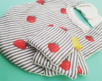 Bib and cloth 'strawberry garden '.