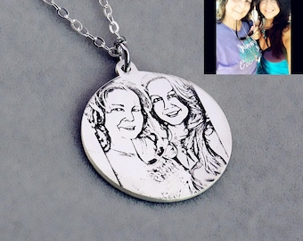Engraved Photo Necklace,Custom Picture Necklace,Personalized Photo Necklace,Circle Photo Necklace,Portrait Necklace,Engraved Photo Keepsake