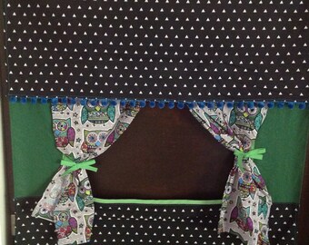 Doorway owl puppet theater/portable puppet theater/waldorf toys