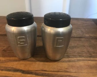 Vintage brushed aluminum salt and pepper shakers set. Atomic era, mid century, retro