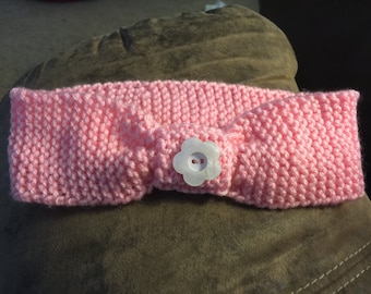 Adorable knit headband in a "bow" style!