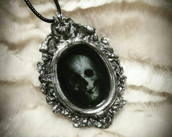 Death's Portrait. Pendant