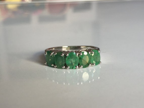 A BEAUTIFUL 3.32carat natural emerald ring in 925 sterling