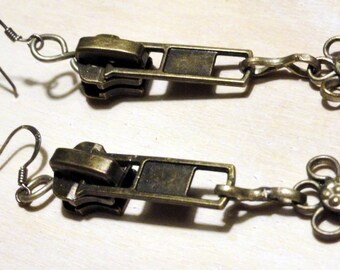 Zippers and Daisies - Antique Brass Zipper Pulls and Boho Daisy Dangles