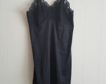 Vintage Vanity Fair Slip Black With Floral Lace 1960s Nylon Tricot Size 32 Short Made in the USA