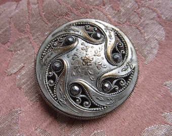 Vintage engraved silver Metal openwork button * 4 cm *.