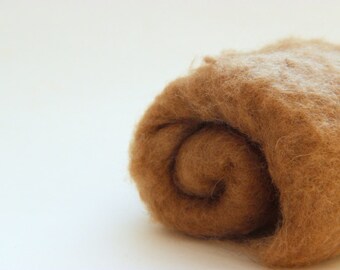 Needle felting wool, earth brown. Maori wool blend, coopworth & corriedale. Light brown needle felting carded wool. Newborn photo prop.