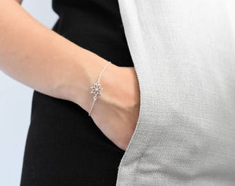 Flower Charm Bracelet, Daisy Charm Bracelet, Daisy Bracelet, Sterling Silver Flower Bracelet, Daisy Chain Bracelet, Dainty Flower Bracelet