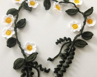 Flower Necklace, in Green