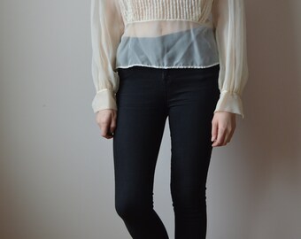 1960's 1970's Peter Pan Collar Off-white Blouse