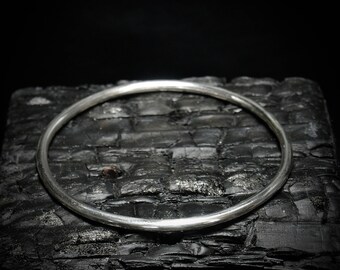 CIRCLE II Solid sterling silver hand-forged minimalist bracelet