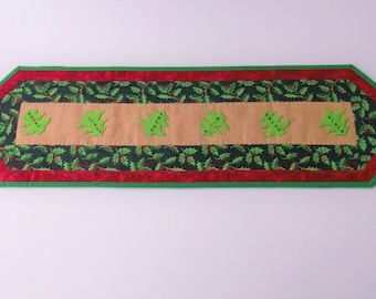 Hand Quilted Christmas Table Runner FREE SHIPPING! In Festive Colours with Holly Fabric & Felt Applique Tree Design Table Runner/Centre Mat