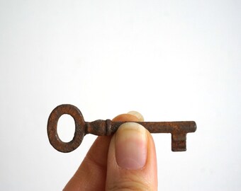 Small skeleton key vintage, rusty key from Italy 2 3/8 long, ironware salvage