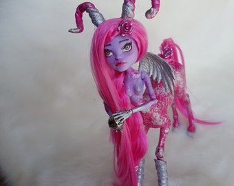 Monster High avea custom repaint dolls