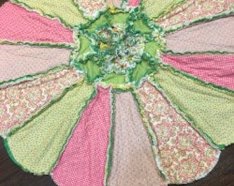 Reversible Flower ragged edge quilt