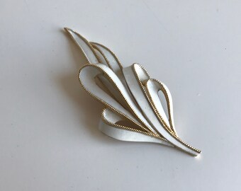 Vintage 60s Trifari Brooch / 1960s White Enamel Feather Leaf Pin Jewelry