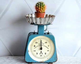 Vintage Kitchen Scale, Mid Century Balance, Antique Scale, Rustic Display Stand, Rustic Kitchen Decor