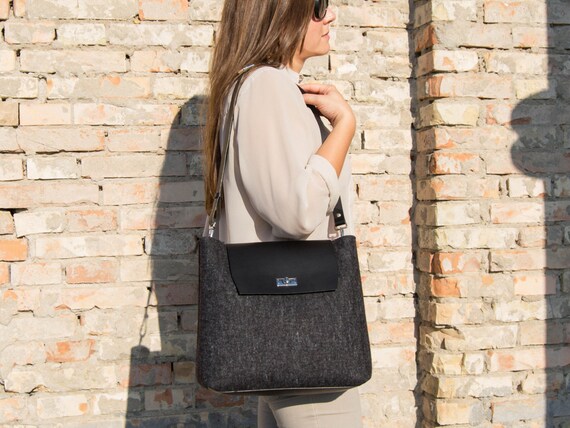 Felt and leather FLAP BAG / large shoulder bag / charcoal / black bag / crossbody bag / tote bag / felt tote / wool felt / made in Italy