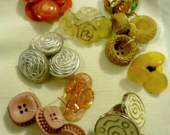 Buttons 36 multicolored 13 to 27mm plastic