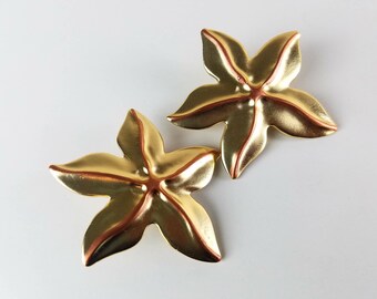 Vintage Clip Ons Gold Starfish Earrings - Large oversized gold earrings - Star earrings - 80s costume jewelry - beach nautical big earrings