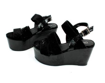 90s Black Platform Sandals / Strappy Sandals / Goth Lolita Shoes / Kawaii / Grunge / Size EU36 / UK3'2 / US6