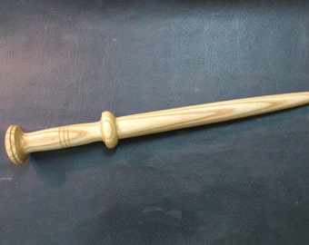 Wooden Rondel Dagger, my common, narrow guard edition