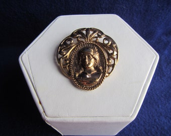 vintage Gold tone Pin Brooch with Rhinestone