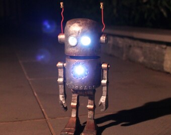 Solar Powered Robot Home & Garden Statue