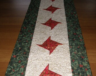 Christmas Quilted Table Runner Red Green, Christmas Table Runner Quilt Red, Christmas Star Table Runner, Quiltsy Handmade, Christmas Decor