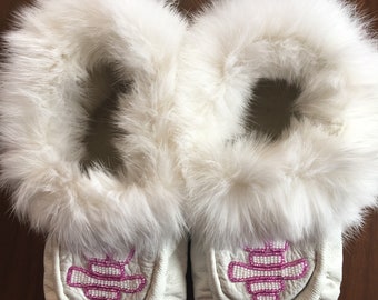 Women's Size 8 Native American Moccasins