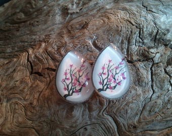earring, cabochon, teardrop shaped, stainless steel branch with flower