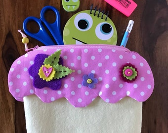 Pencil Case / Zipper Pouch, Cosmetic Bag, Makeup Bag, Fabric Purse ,cupcakes,