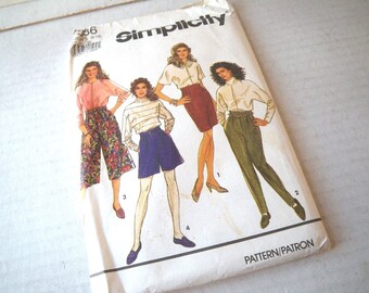 1991 Culottes & Stirrup Pants Pattern Uncut - Waist 23 to 28 - Hip 33 to 38 - Wide Leg Shorts - Simplicity 7386